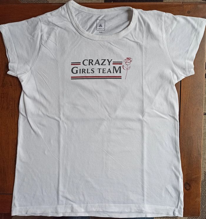 Tee-shirt fille de la marque "Firefly" en excellent état.Taille 14 ans