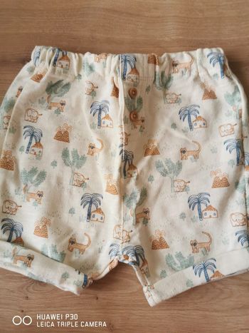 Short 9 mois neuf tape à l'œil