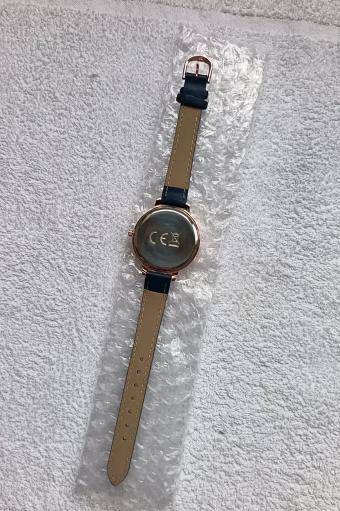 montre Pierre Cardin femme NEUF - photo numéro 5