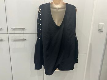 Très jolie blouse noire neuve 