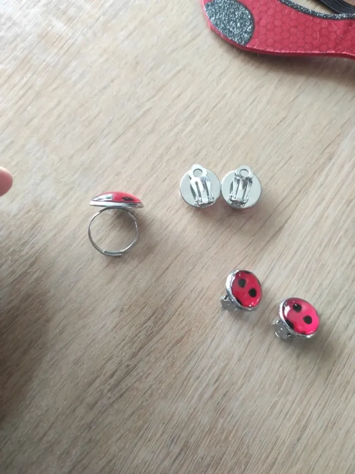 Lot d accessoires et bijoux miraculous ladybug - photo numéro 3