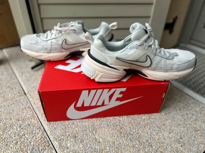 Chaussures baskets homme Nike v2k run taille 46 - photo numéro 2