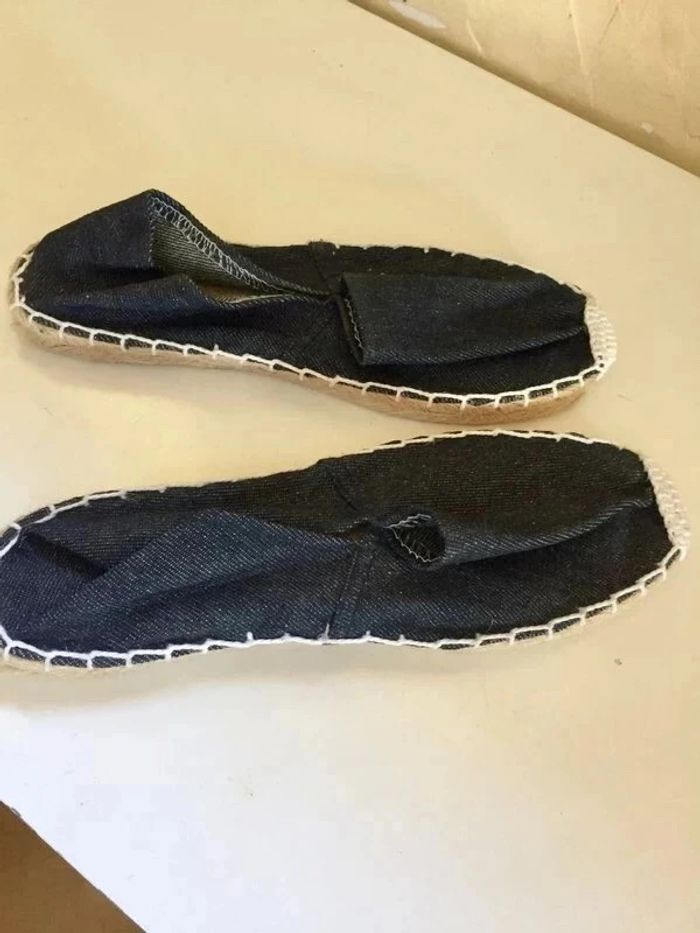 Espadrilles bleu dénim P36 neuves à 4 euros
