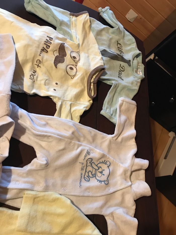 Lot pyjamas velours ( sauf 1) - photo numéro 2