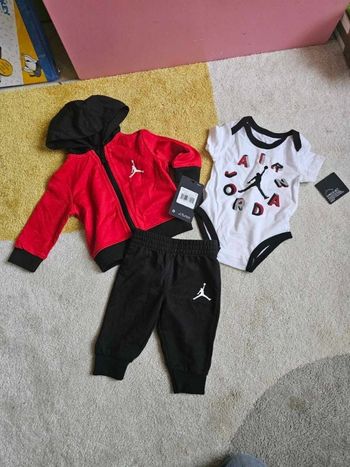 Pantalon veste et bodie Jordan neuf