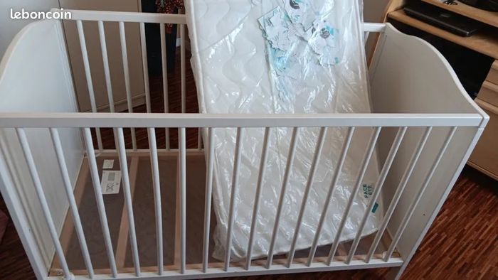 Lit ɓébé avec matelas trés bon état prix 120 euros - photo numéro 2