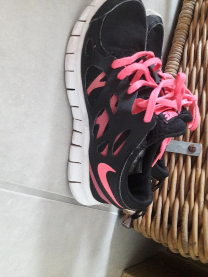 Basket Nike 36.5 noire et rose bon état - photo numéro 5
