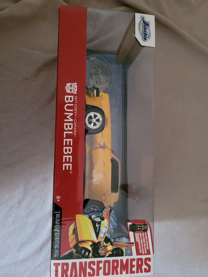 Hasbro véhicule Bumblebee 1977 chevy Camaro échelle 1/24eme NEUVE - photo numéro 2