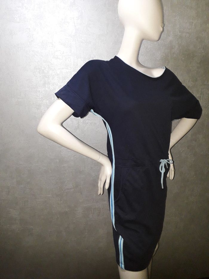robe style sportwear avec rayure sur les cotés taille 38/40 - photo numéro 2