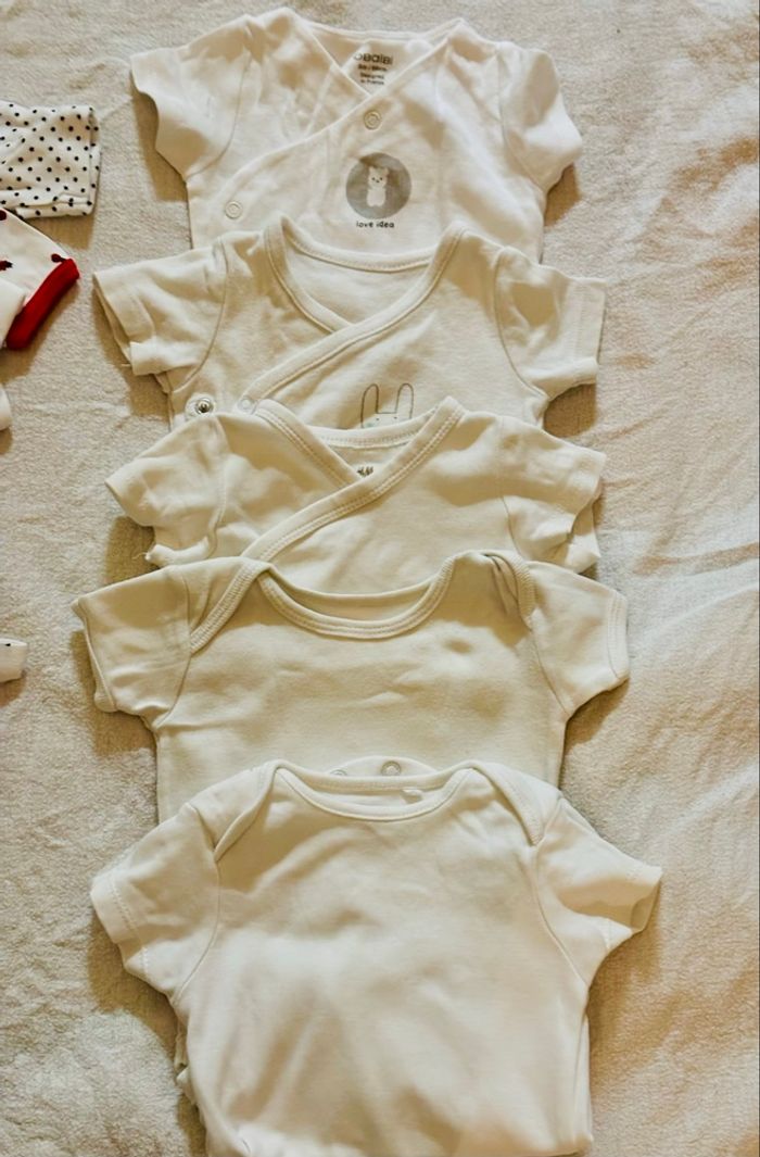 Lot vêtements bébé 0-3 mois – pyjamas, bodies, GYMP & Obaibi - photo numéro 4