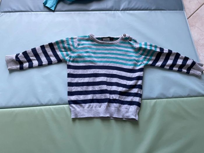 Ensemble 12 mois + haut en cadeau - photo numéro 7