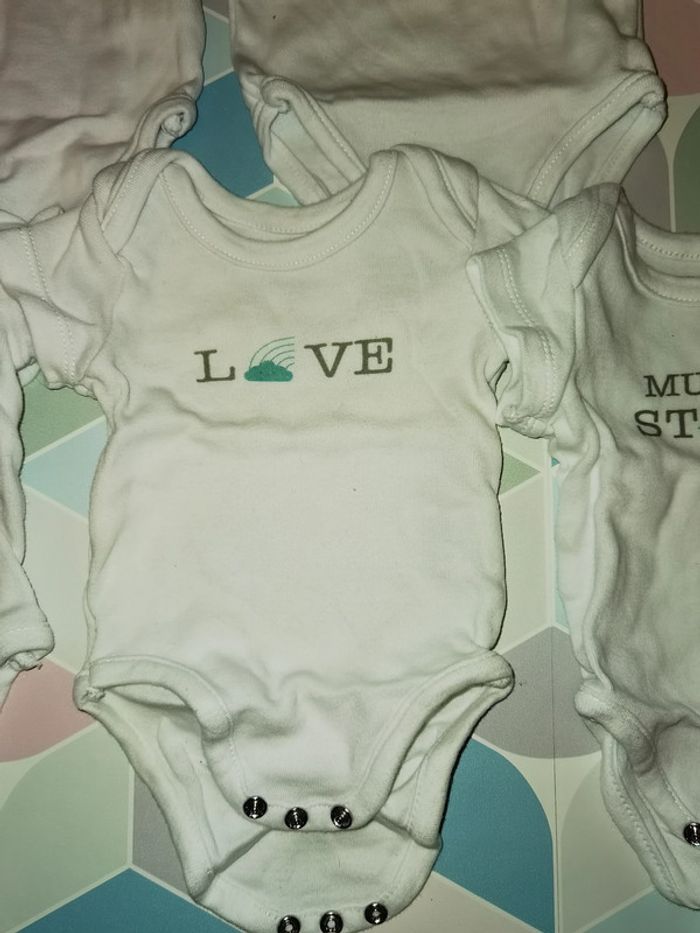 D2352 - lot de 5 bodies garçon 1 mois - photo numéro 3