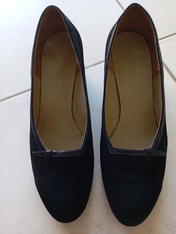 Escarpin noir daim vintage unique comme neuf