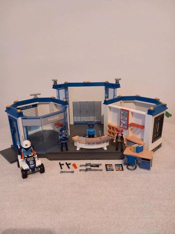Commissariat de police + quad Playmobil