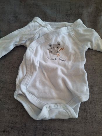 Vends 1 body  bébé garçon
