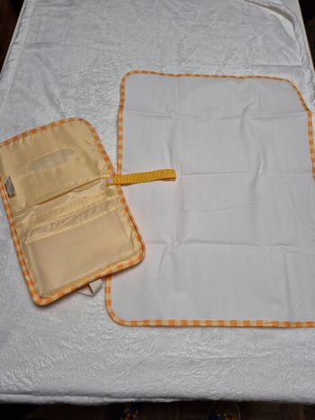 Matelas à langer nomade neuf + pochette avec rangement multipoches