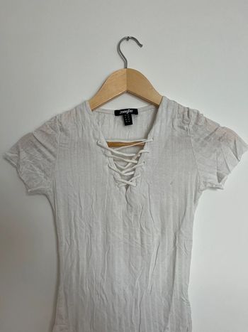 t-shirt col V