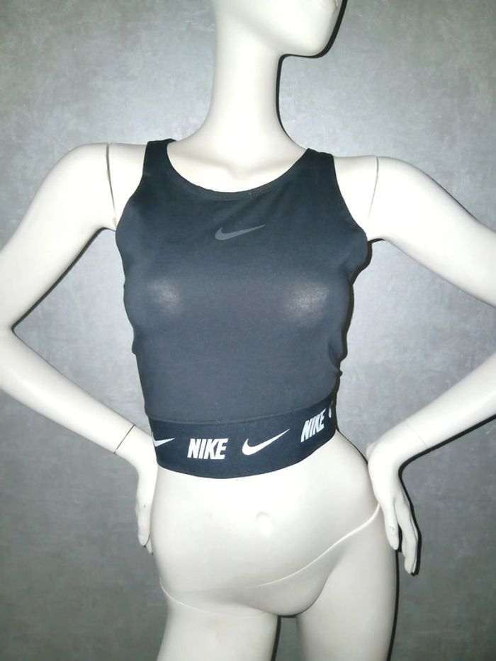 crop top noir nike taille 40