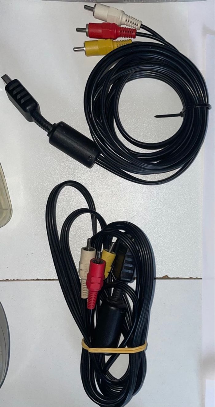 lot PS1 PSone Playstation + câbles, manettes et cartes mémoires - photo numéro 4