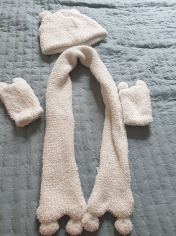 Ensemble écharpe, bonnet et gants