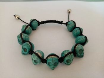 Bracelet tête de mort macramé