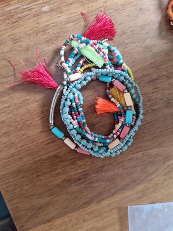 Lot bracelets perles pompons élastiques tb etat
