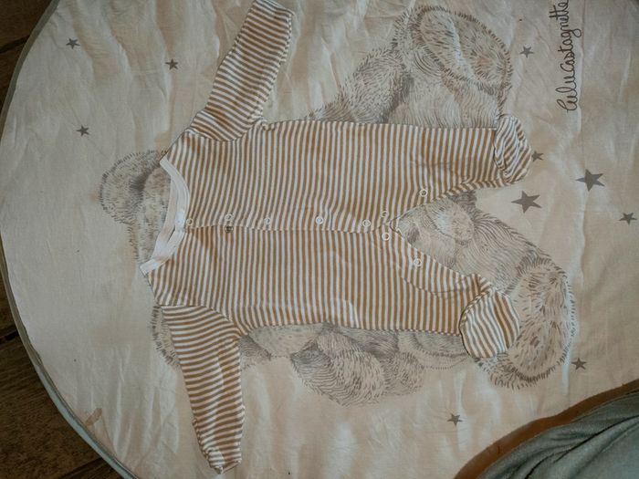 Lot de 8 pyjamas taille 1 mois - photo numéro 9
