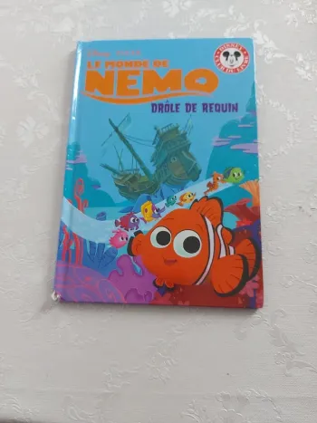 Livre Disney Le monde de Nemo Drôles de requin
