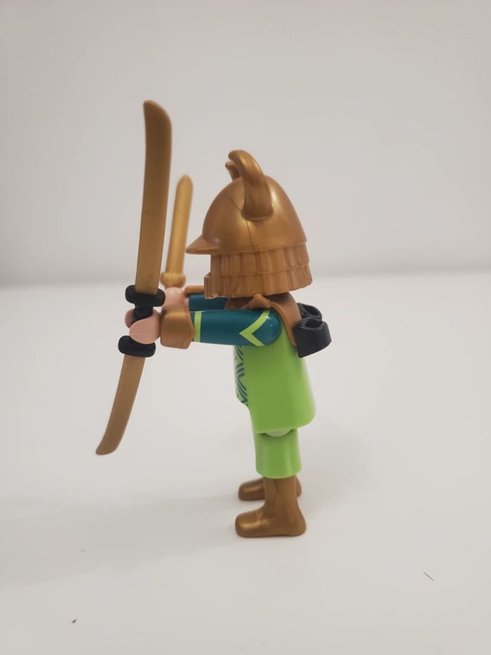 Playmobil Médiéval un Samouraï Guerrier avec casque, épée, sabres très bon état - photo numéro 3