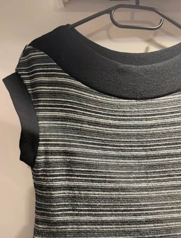 🖤 Pull sans manches noir & gris rayé - taille 36 - photo numéro 4