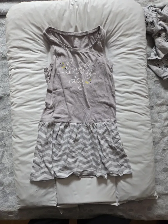 Robe kiabi taille 6 ans - photo numéro 2