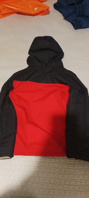 Parka KIABI Rouge et bleu marine Bande Blanche Age 10 Ans