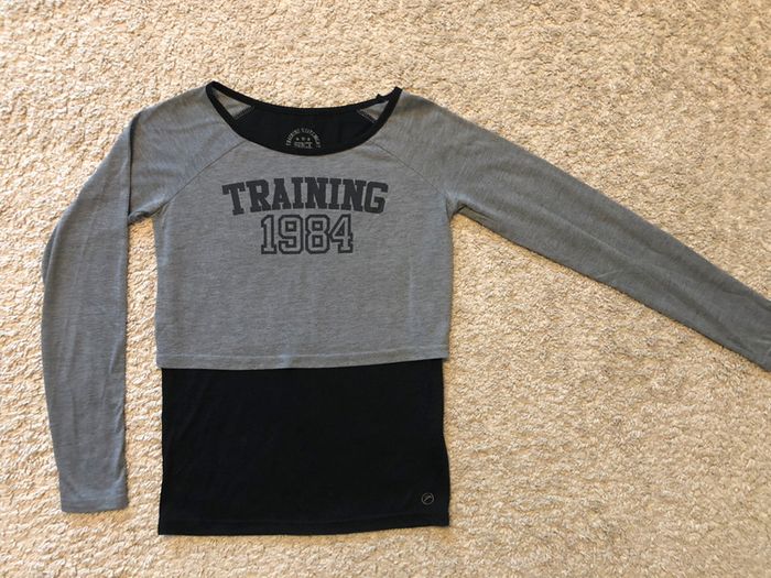 tee-shirt manches longues - sportway - taille S mais taille 14 anss