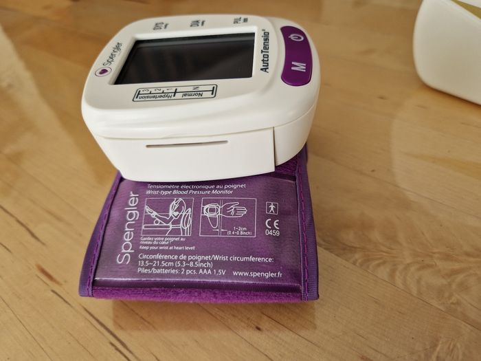 Tensiomètre électronique au poignet - photo numéro 2