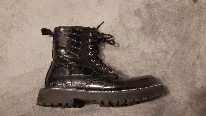 bottines à lacets effet lézard