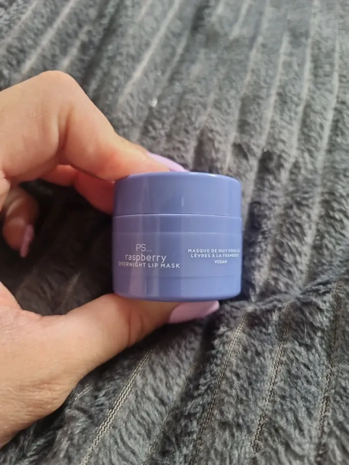 masque de nuit pour les levres framboise primark