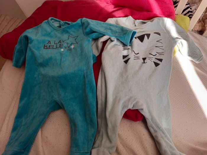 Lot 2 pyjama 9 mois kiabi sucre d orge