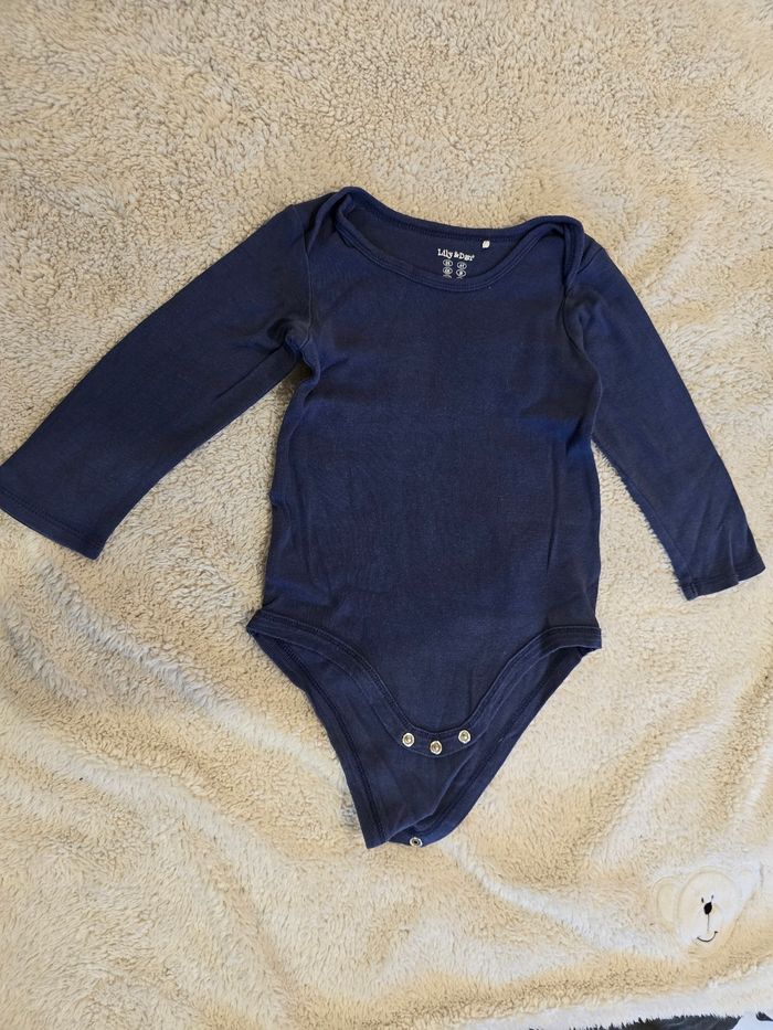 Lot bodies garçon 24mois - photo numéro 2