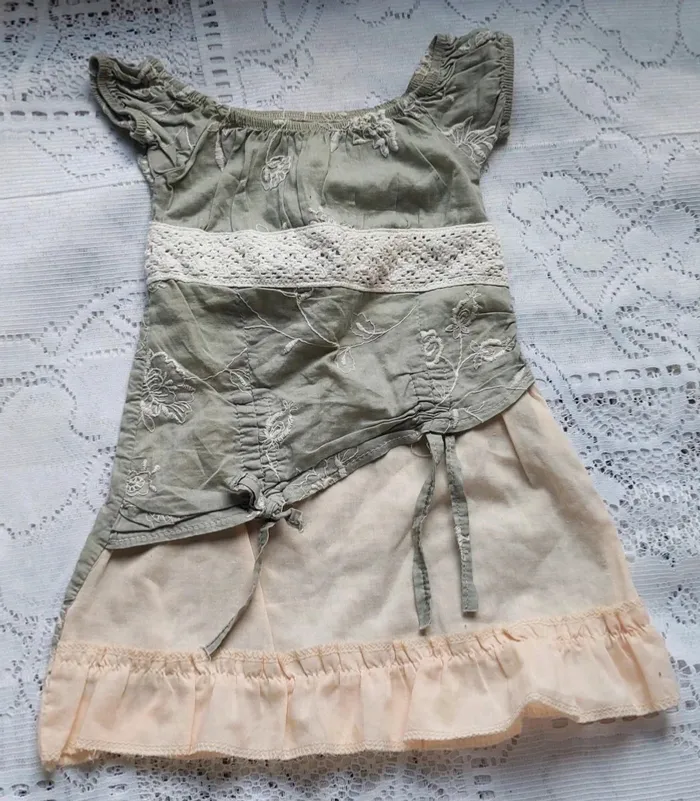 Robe kaki et beige, décontractée, en très bon état, taille 6 mois