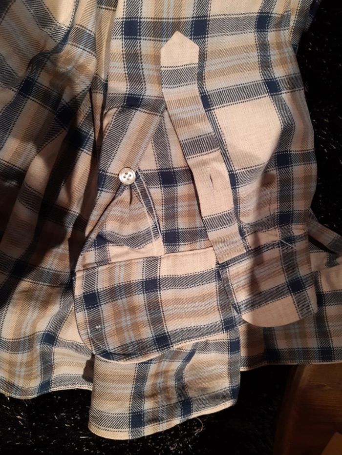Vends chemise à carreaux - photo numéro 3