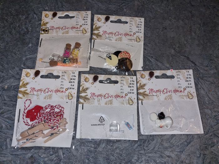 Lot accessoires décoratifs pour village de Noël