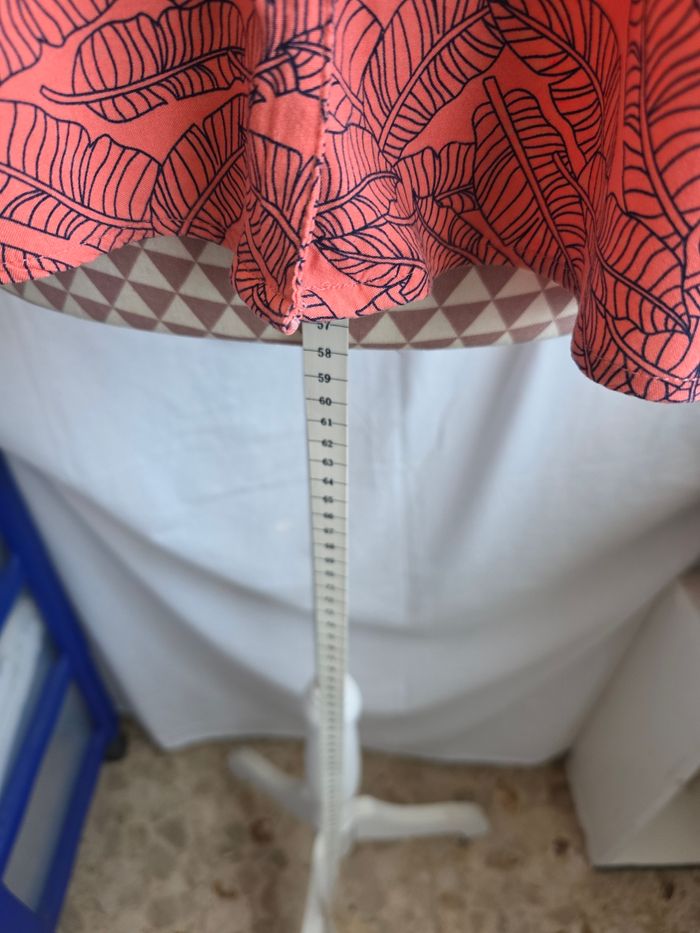 Blouse, corail a motif plumes marine, en acrylique, en excellent état, largeur d'épaule 39cm, largeur sous bras 56cm, longueur 57cm, marque In Extenso =5€ - photo numéro 4