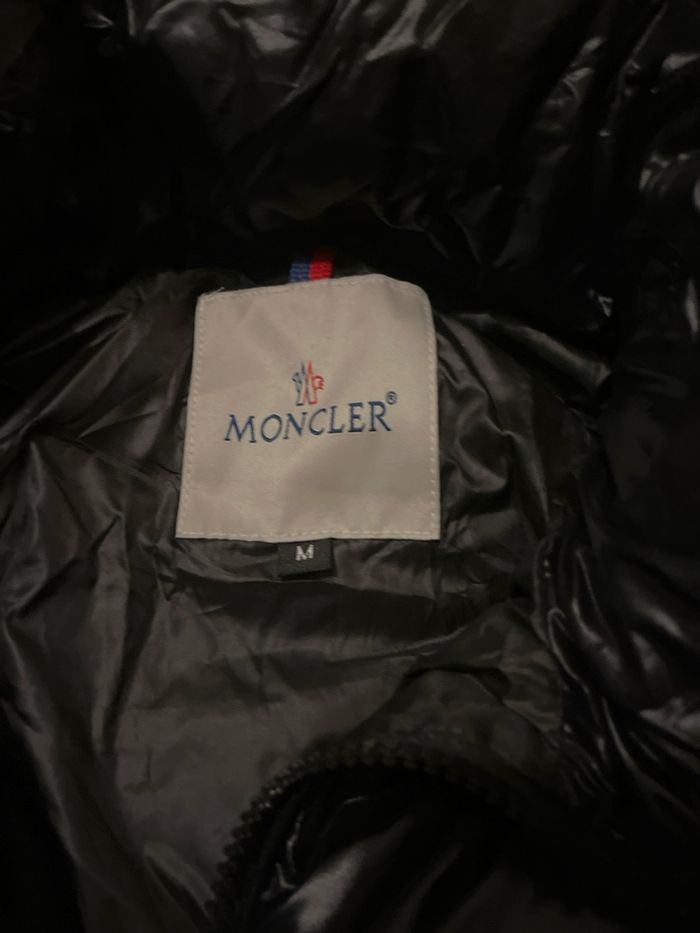 Doudoune moncler jamais porté avec étiquette négociable - photo numéro 4