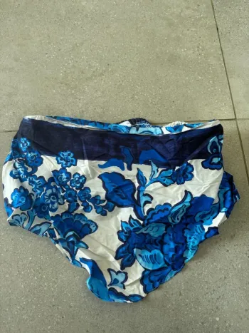 Top style foulard fleurs Mango, taille L, valeur 30€