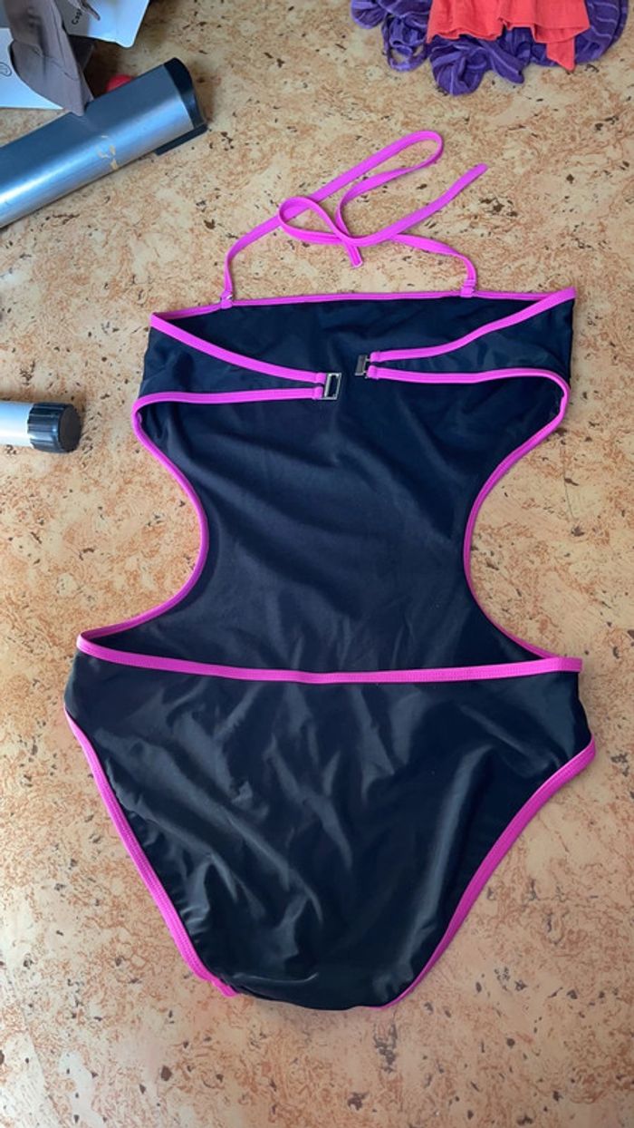 Maillot de bain 1 pièce taille 40/42 - photo numéro 2