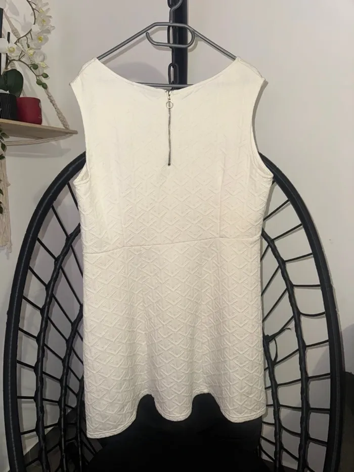 Robe blanche sans manches femme – Grande taille XXL, élégance et confort - photo numéro 3