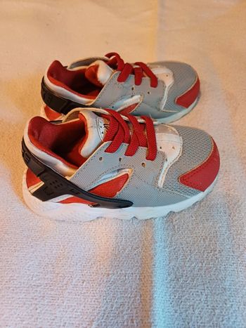 Baskets nike huarache pointure 23,5