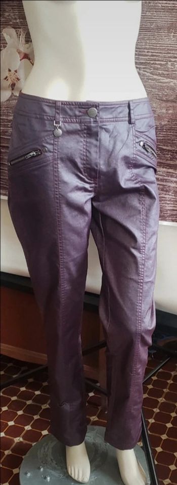 Magnifique pantalon Quattro taille 42 neuf