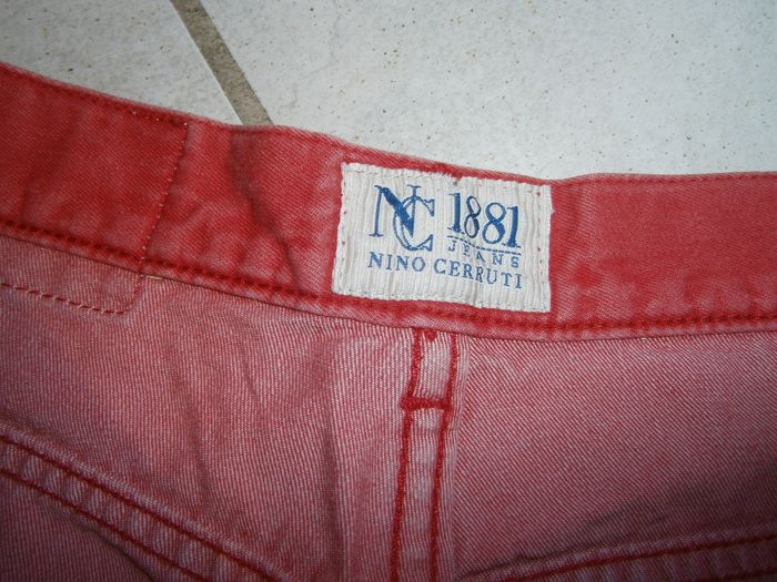 Jeans rouge 1881 NINO CERRUTI Taille 42 - photo numéro 3