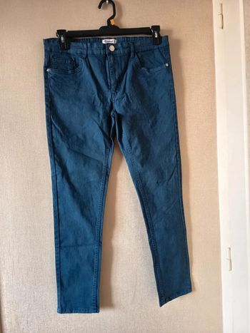 Pantalon coupe skinny. Marque treeker 9
